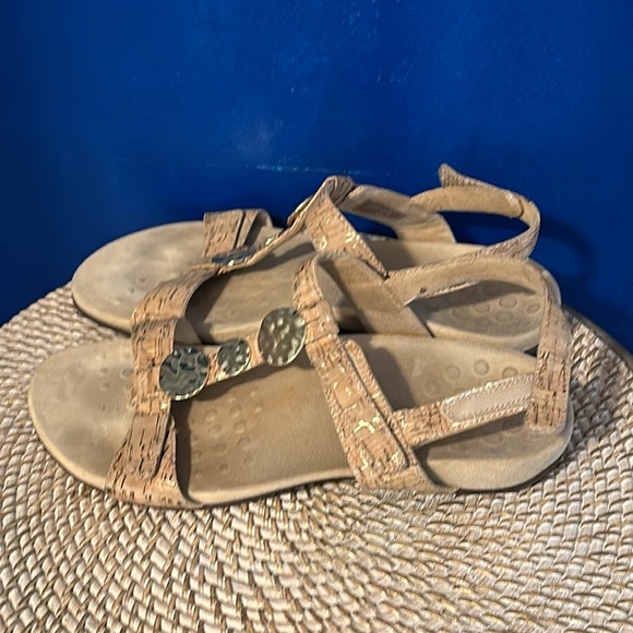 Women’s VIONIC Farra Tan Strappy Orthotic Arch
Support Sandals Size 11 - Picture 4 of 8